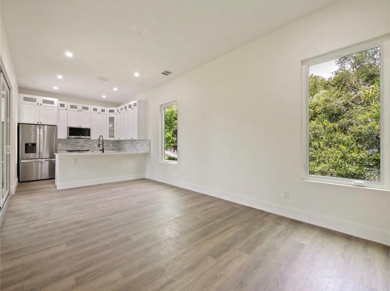 823 La Salle Ave - Photo 4 of 23