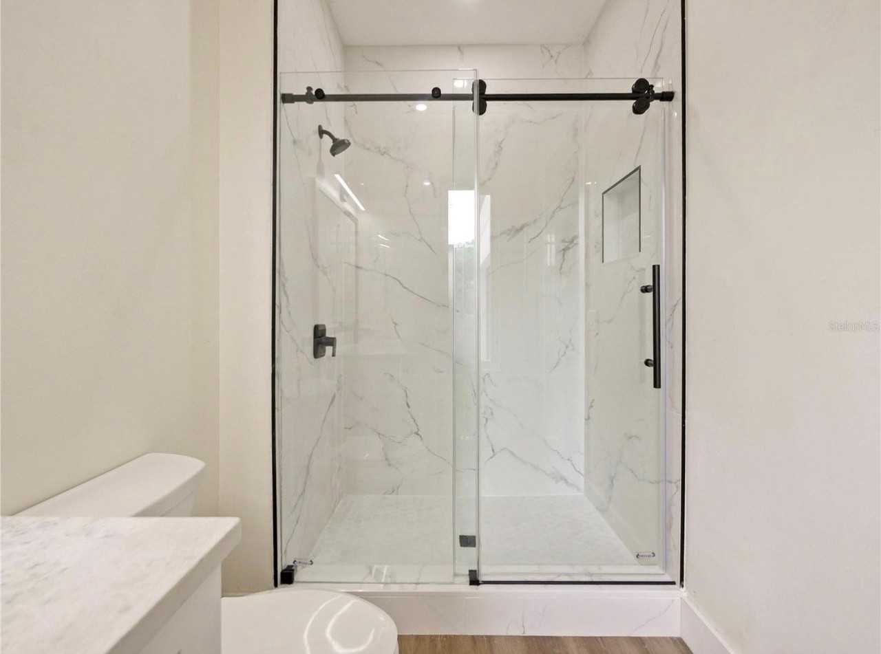 823 La Salle Ave - Photo 6 of 23