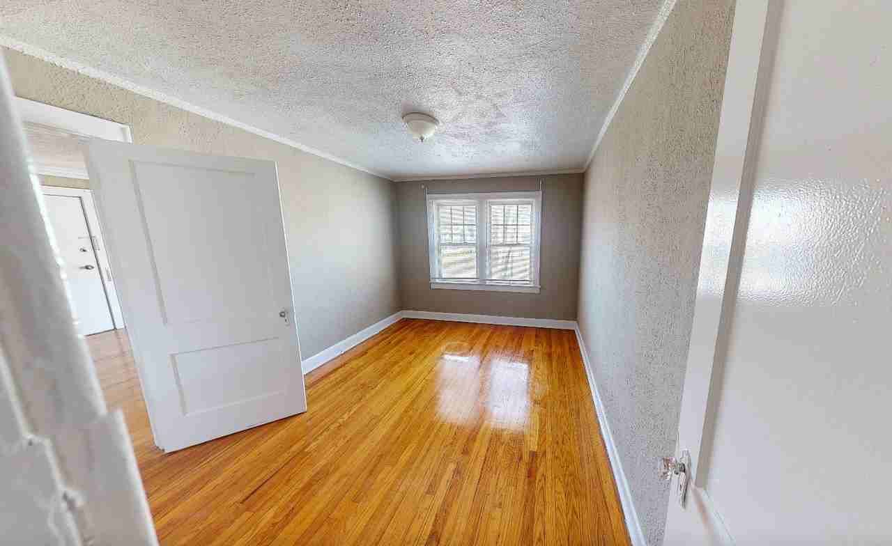 4333 Roanoke Pkwy #2N - Photo 2 of 8