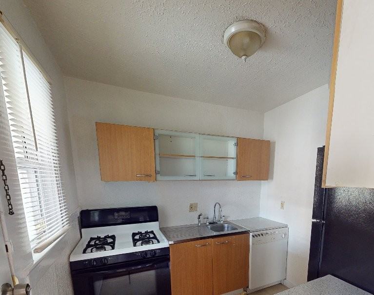 4333 Roanoke Pkwy #2N - Photo 4 of 8