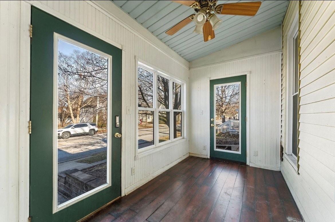 557 Chicago St - Photo 3 of 3