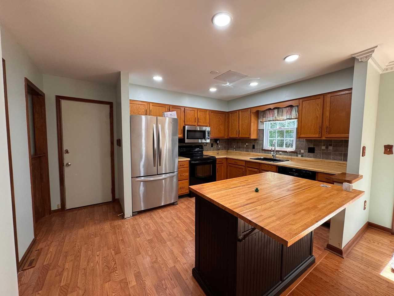 1739 Wendy Ln - Photo 5 of 20