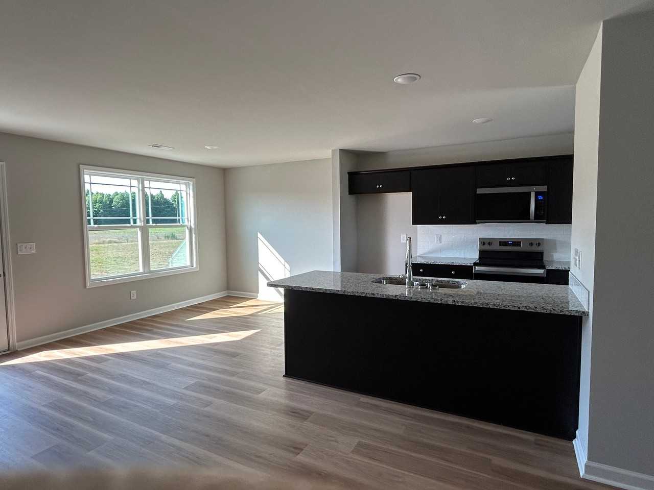 262 Swinson Dr - Photo 3 of 14