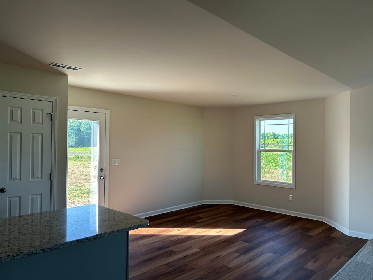 260 Swinson Dr - Photo 4 of 14