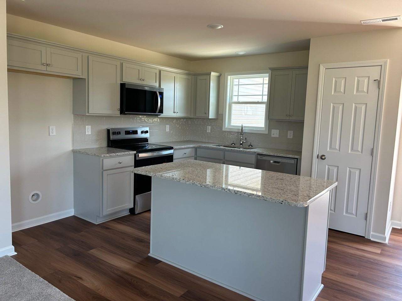 260 Swinson Dr - Photo 5 of 14