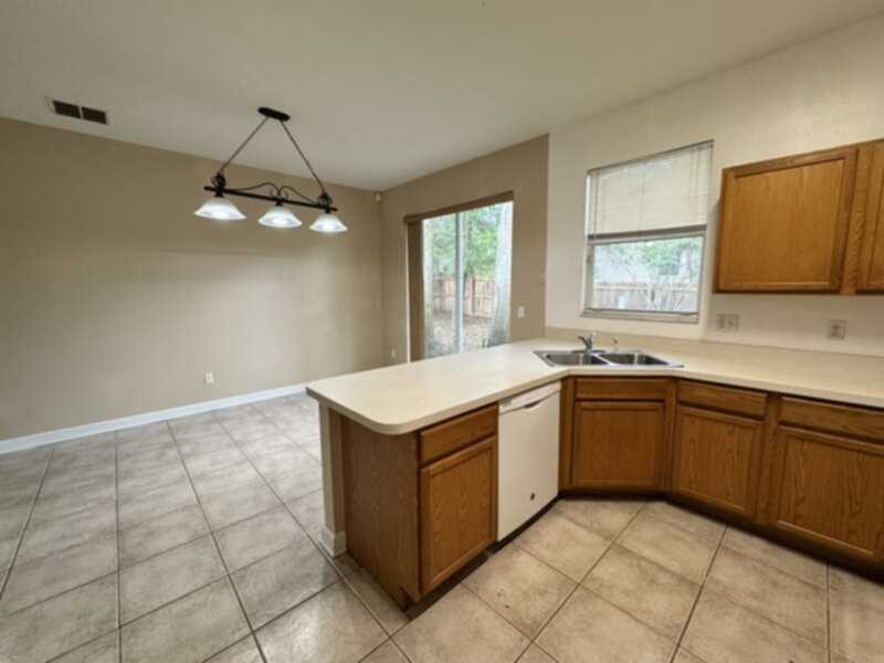 818 Hilly Bend Dr - Photo 5 of 15