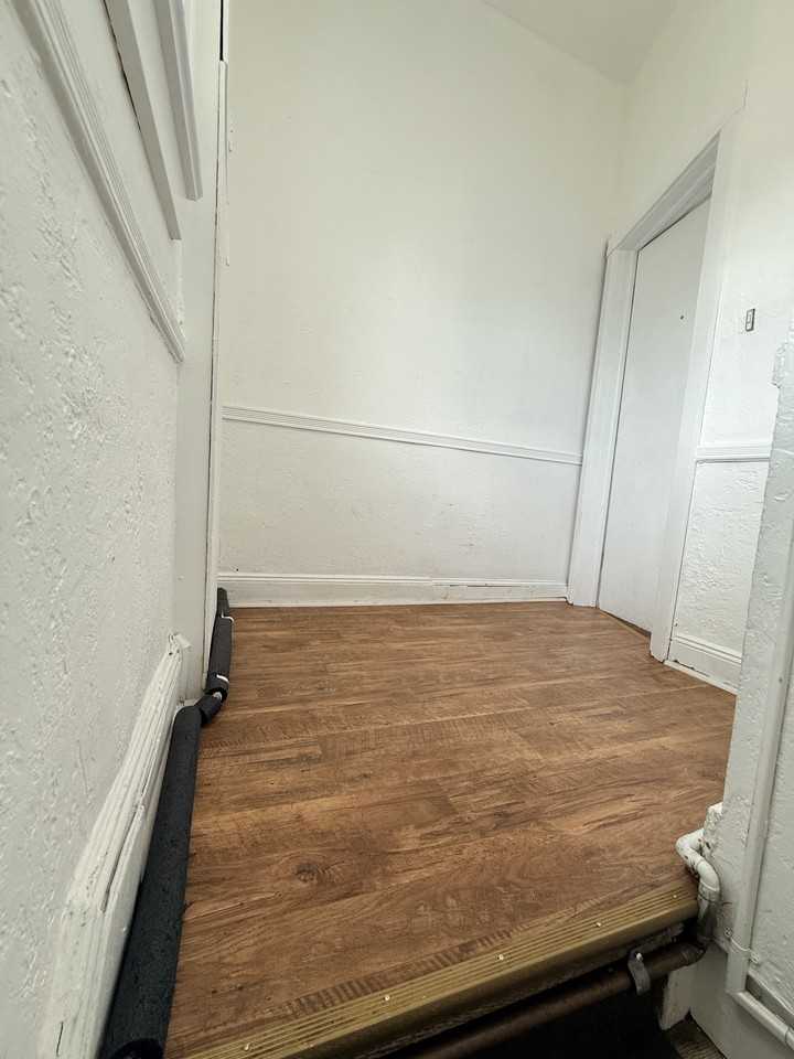182 Farnham Ave - Photo 5 of 23