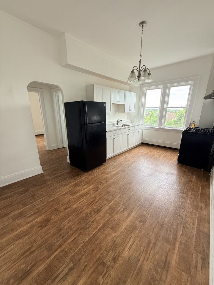 182 Farnham Ave - Photo 7 of 23