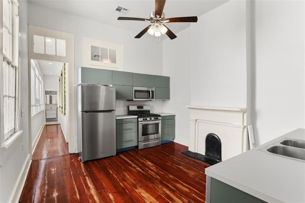 1811 3rd St #1811 - Photo 5 of 11