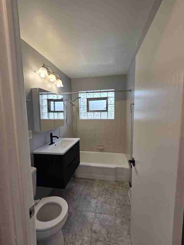13810 S La Salle St #1 - Photo 3 of 9