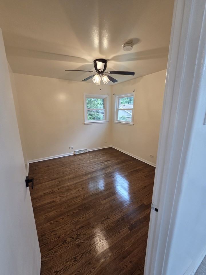 13810 S La Salle St #1 - Photo 5 of 9
