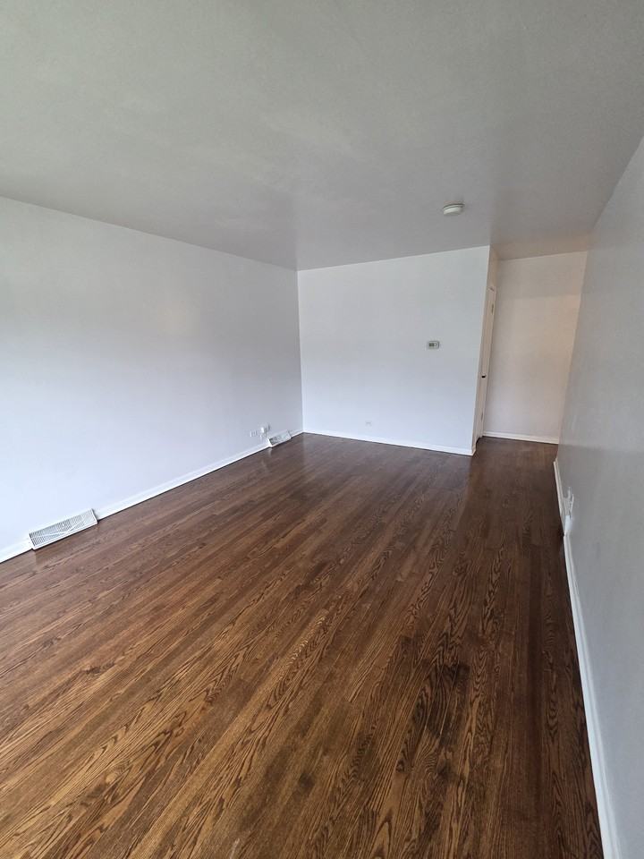 13810 S La Salle St #1 - Photo 6 of 9