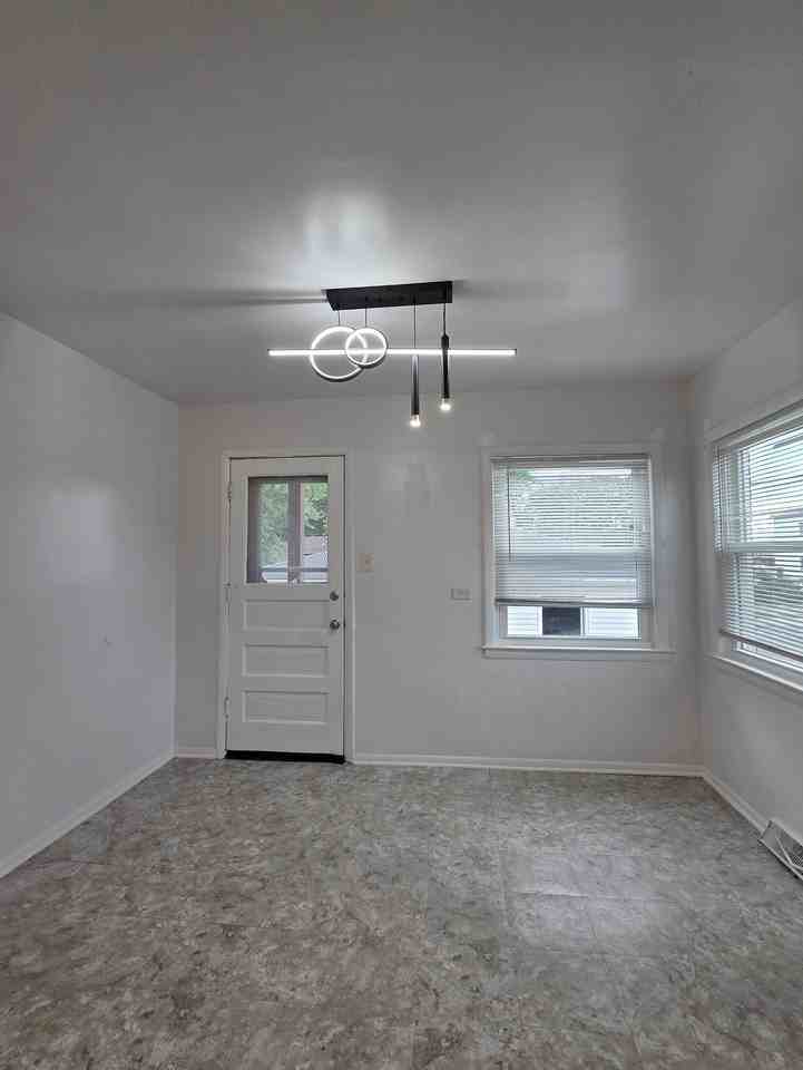 13810 S La Salle St #1 - Photo 7 of 9