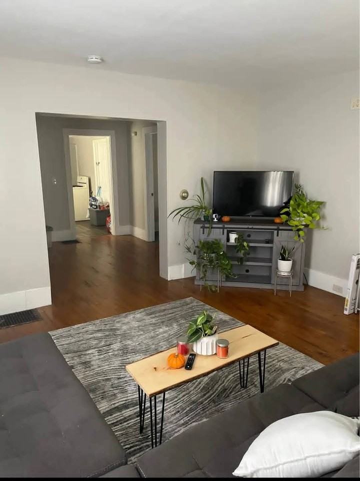 78 Elizabeth St - Photo 2 of 9