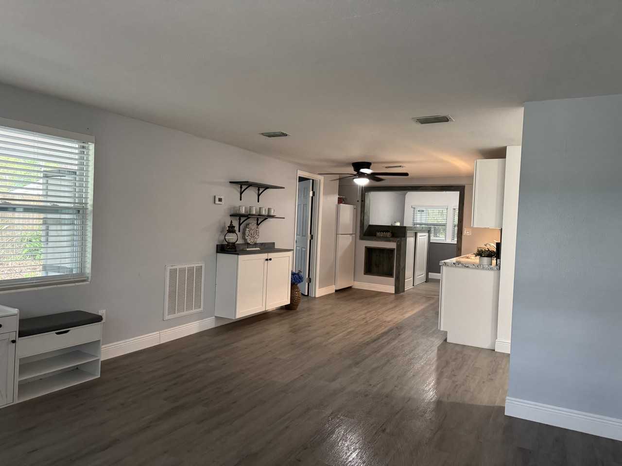 525 Ne Crystal St #NA - Photo 3 of 18