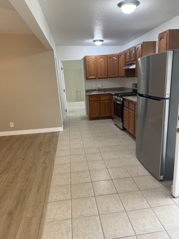3733A Rhodes Ln #NA - Photo 3 of 28