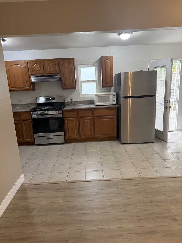 3733A Rhodes Ln #NA - Photo 4 of 28