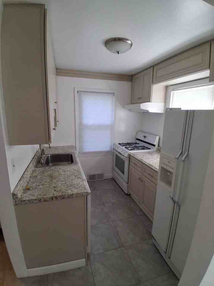 578 Kensington Ave #NA - Photo 4 of 17