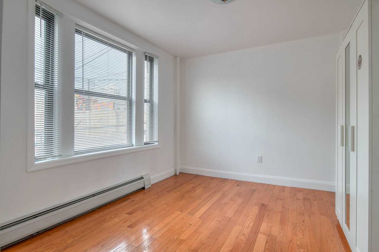 46 Broadway #3 - Photo 4 of 10