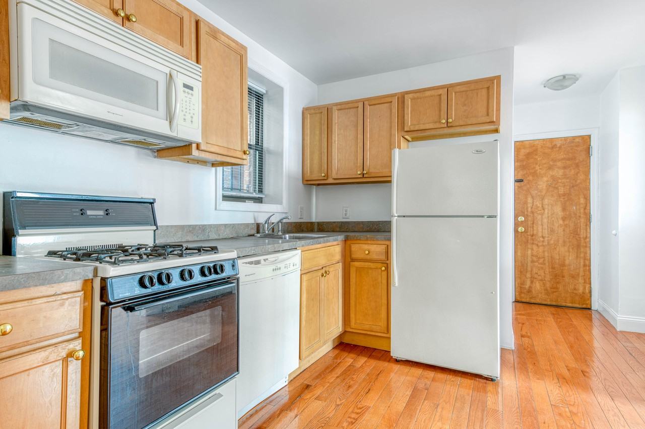 46 Broadway #3 - Photo 6 of 10