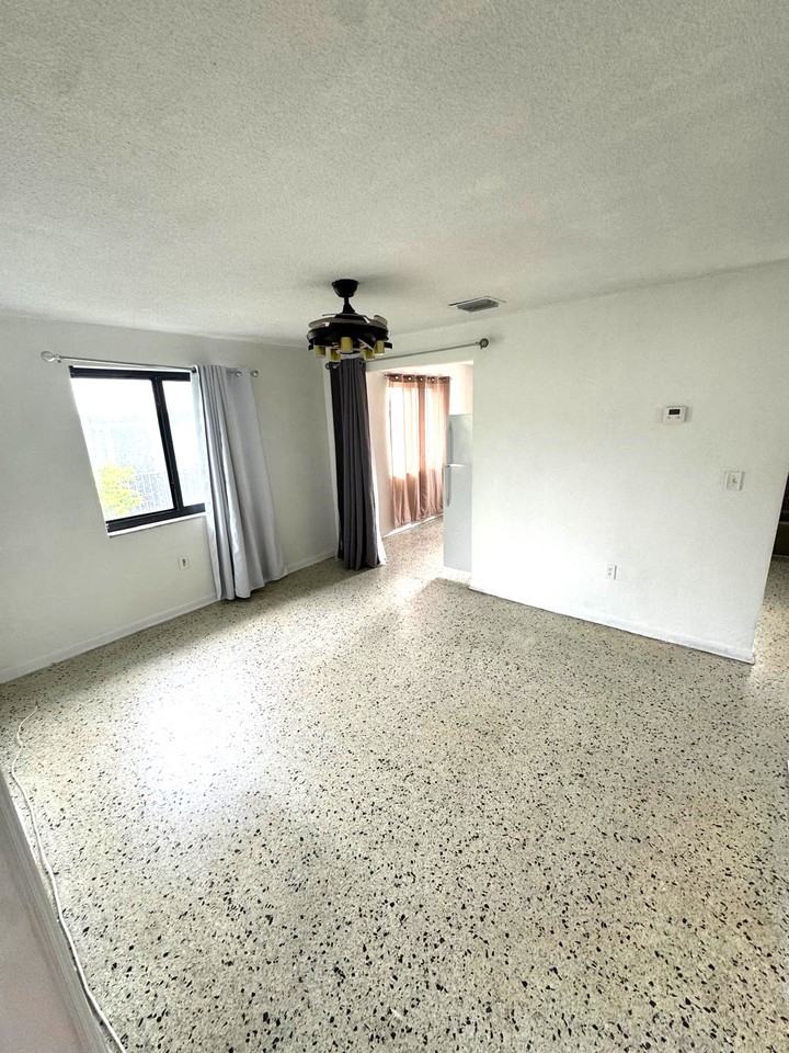 430 Nw 9th Ave #3 - Photo 3 of 19
