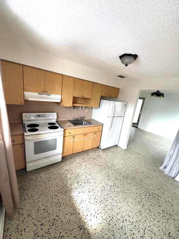 430 Nw 9th Ave #3 - Photo 5 of 19