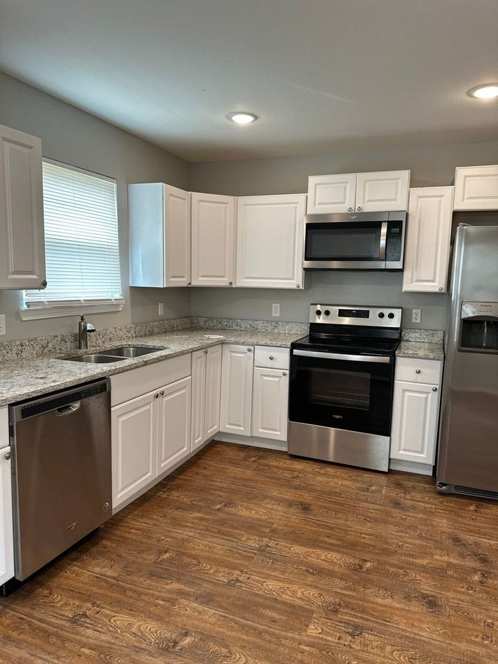 Charleston Town Houses - Photo 3 of 25