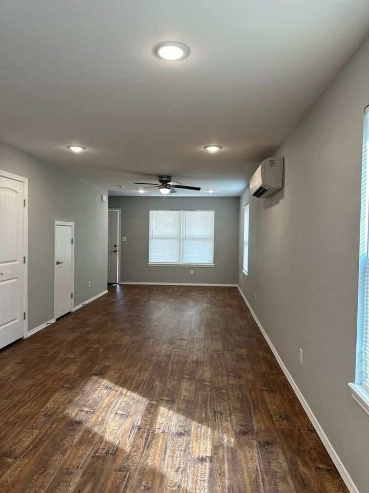Charleston Town Houses - Photo 4 of 25