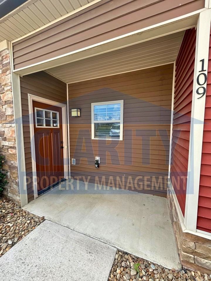 109 Belle Chase Way Ne - Photo 2 of 21