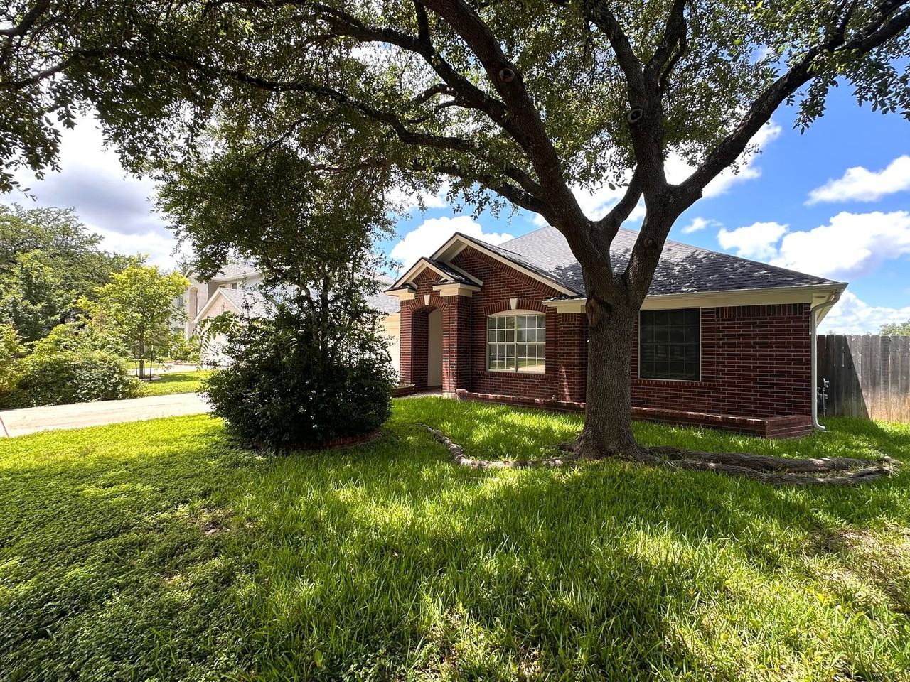 6708 Bancroft Woods Dr - Photo 4 of 30