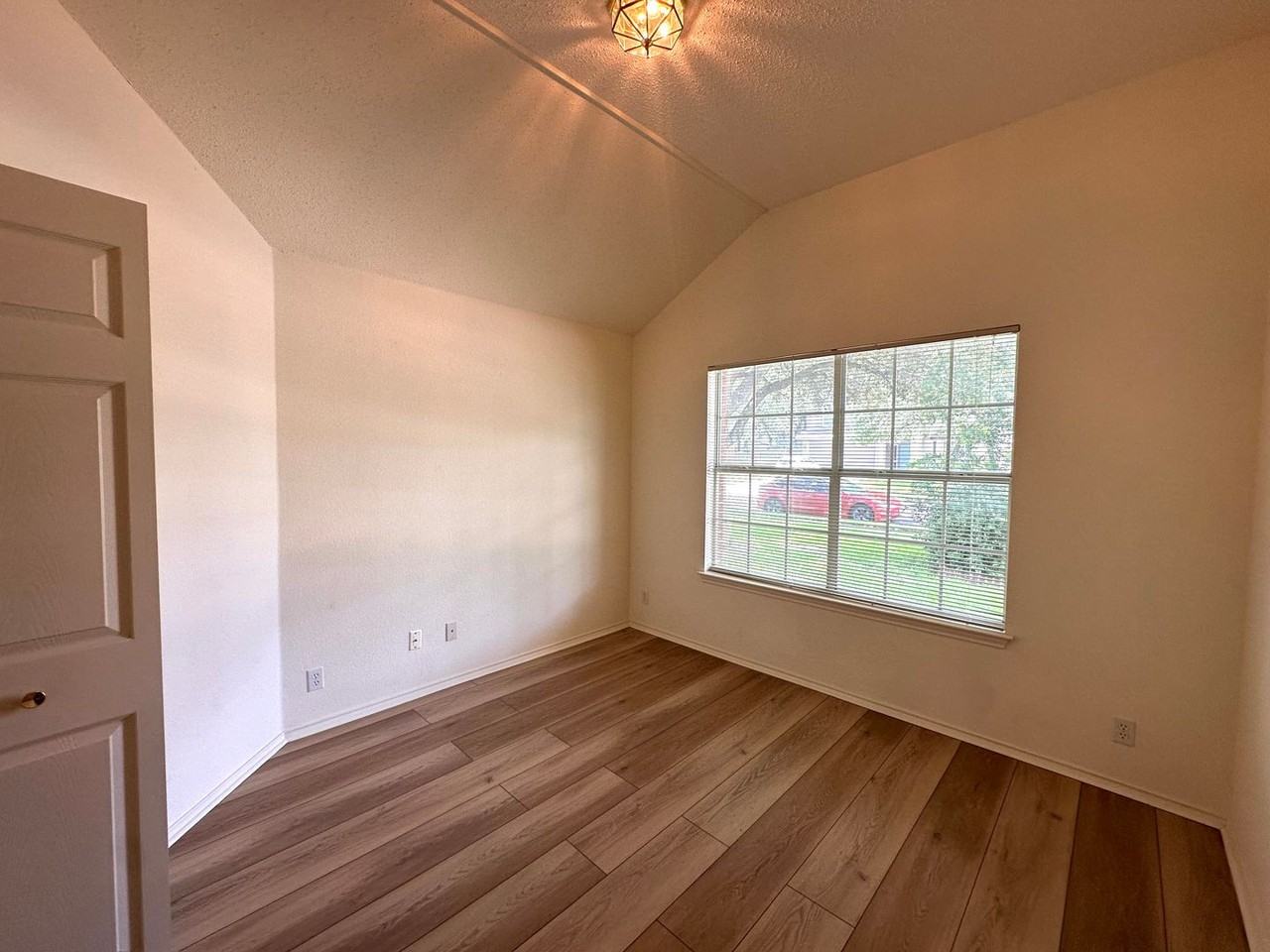 6708 Bancroft Woods Dr - Photo 7 of 30