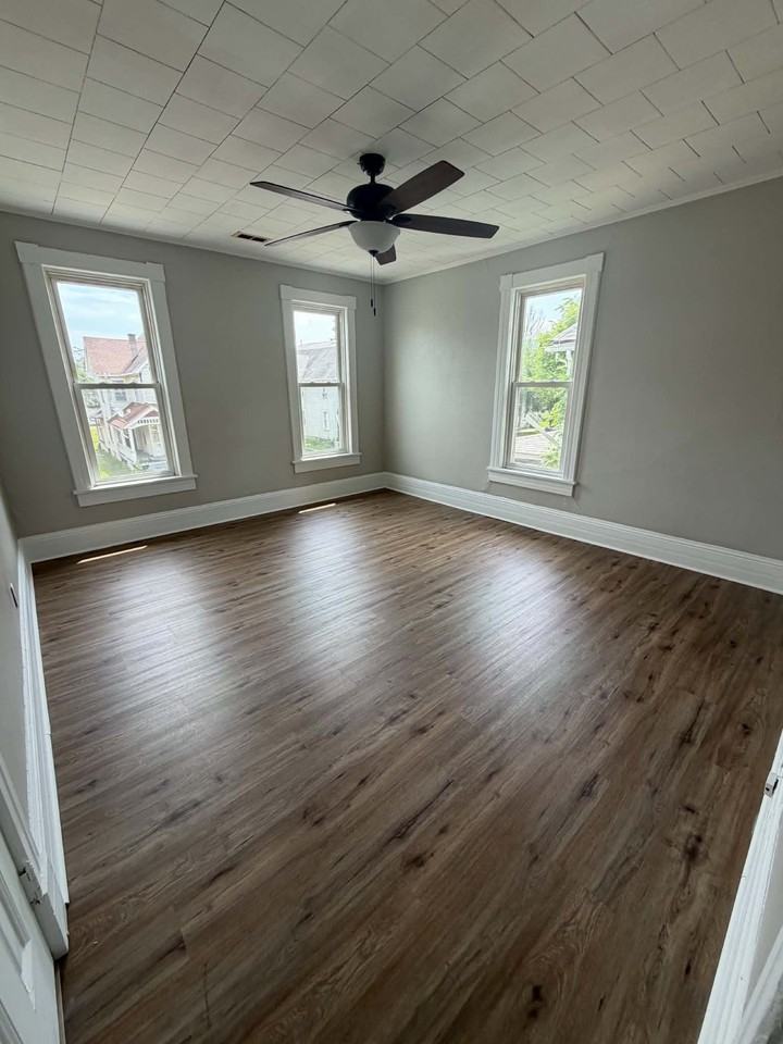 623 5th Ave - Photo 3 of 11