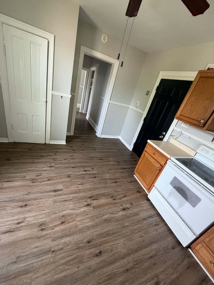 623 5th Ave - Photo 6 of 11