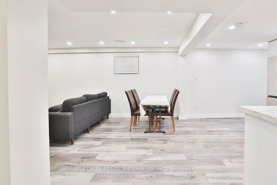 2673 Kingsberry Crescent - Photo 7 of 19