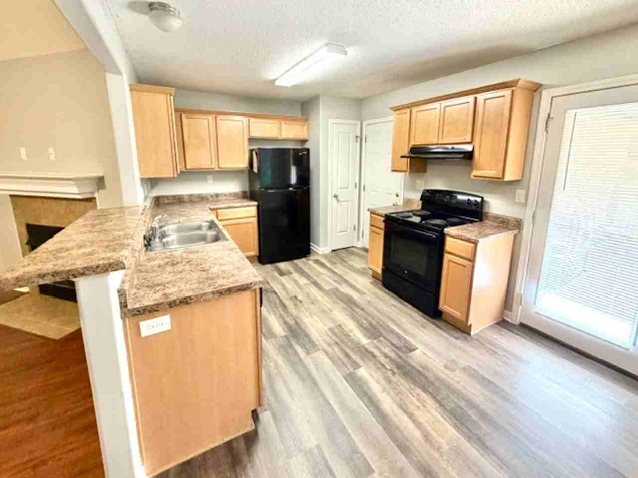 1039 Crayton Ridge Dr - Photo 3 of 9