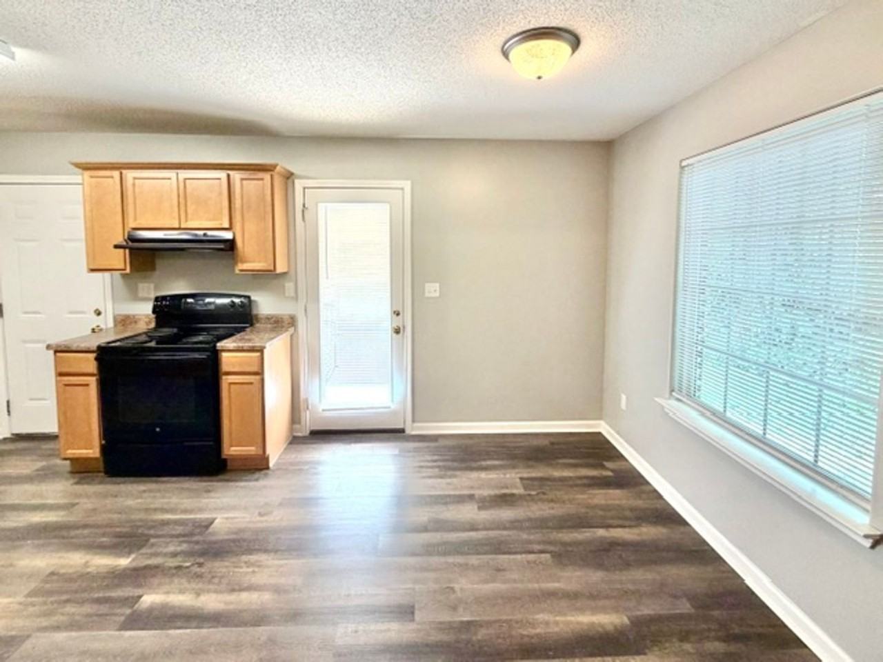 1039 Crayton Ridge Dr - Photo 4 of 9