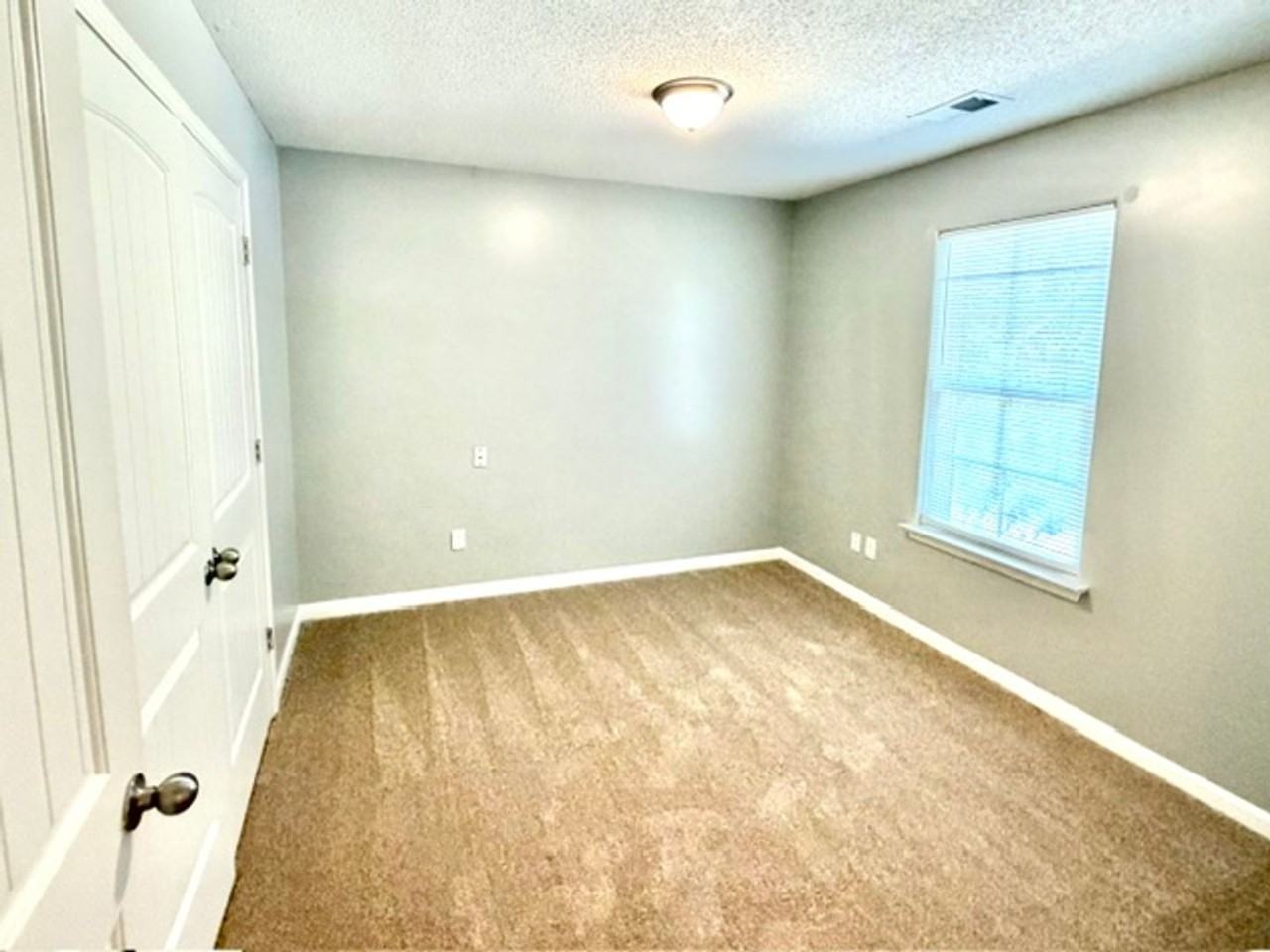 1039 Crayton Ridge Dr - Photo 7 of 9