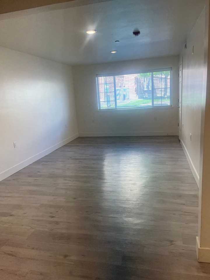 122 Falls Ave West - Photo 4 of 5