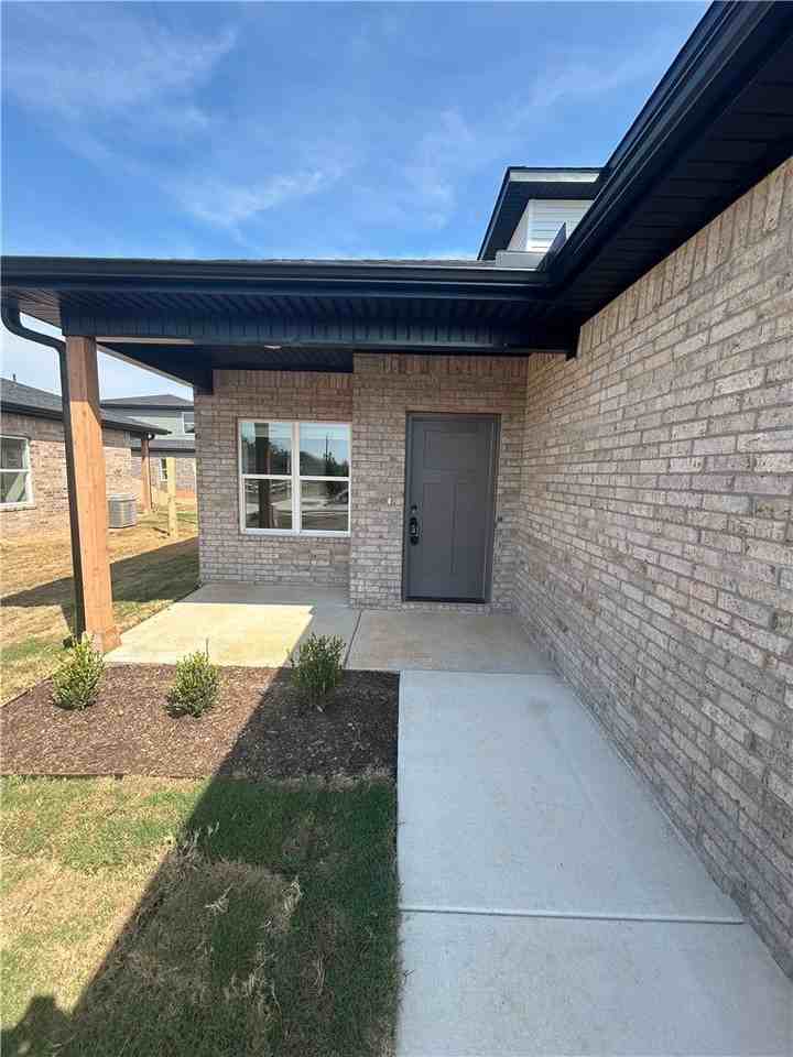 623 Cosmos Street - Photo 3 of 17