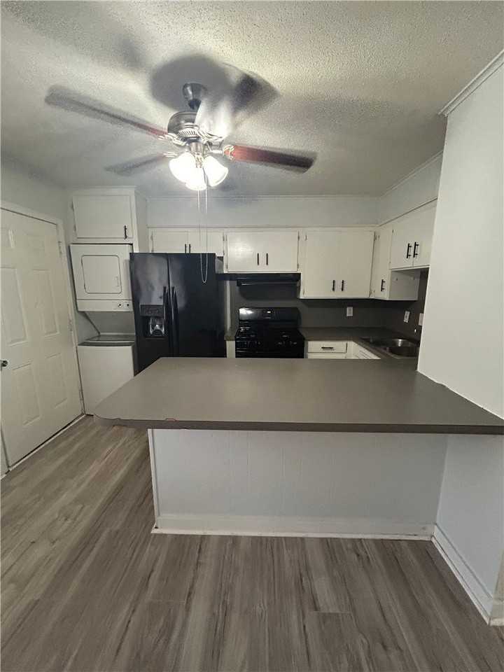969 W Holly St #3 - Photo 4 of 10