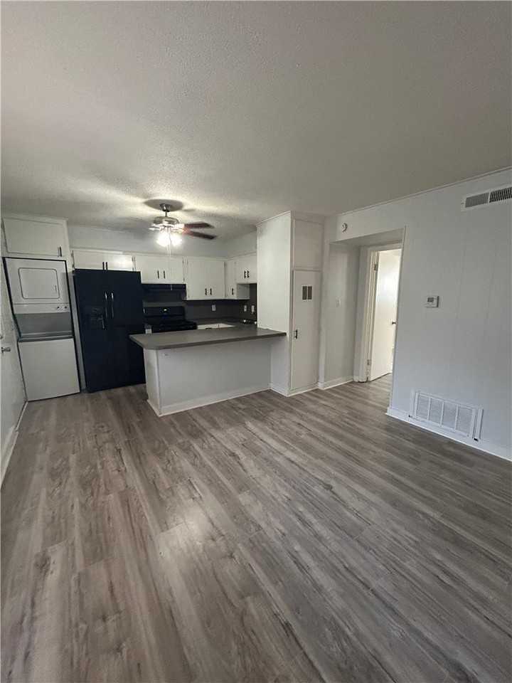 969 W Holly St #3 - Photo 6 of 10