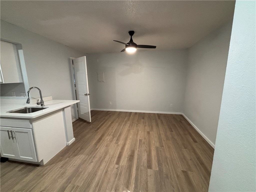942 W Holly St #10 - Photo 4 of 6