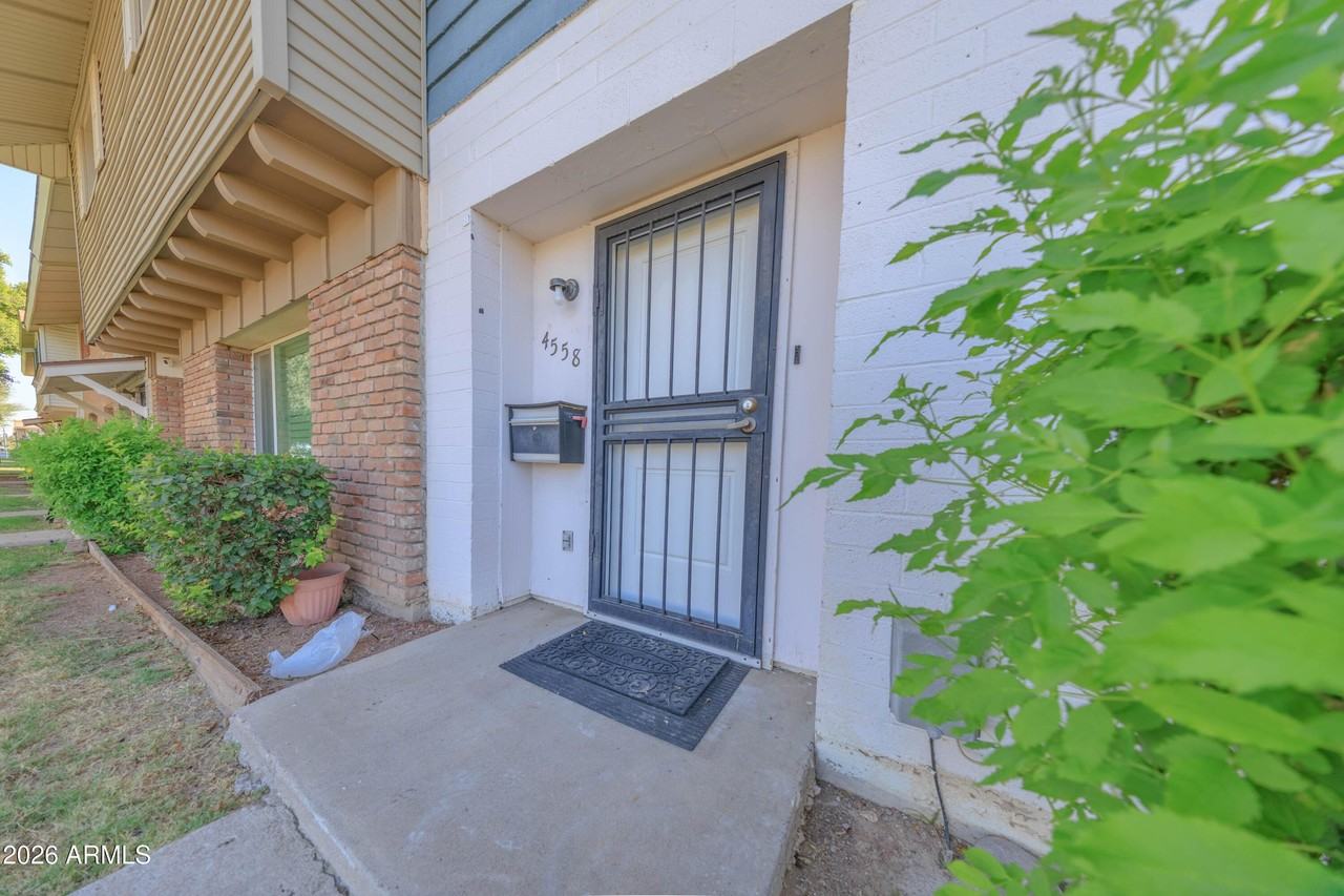 4558 N 15th Ave - Photo 4 of 49