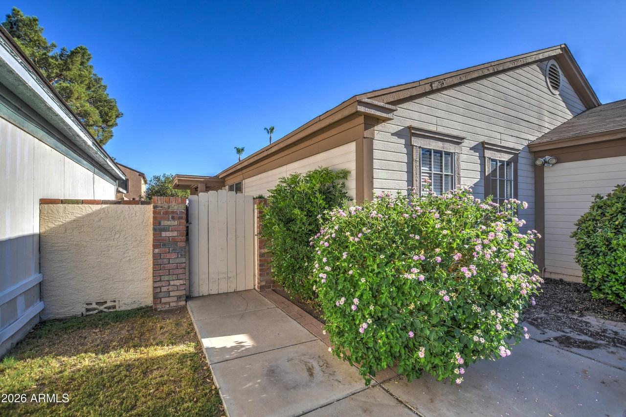 815 E Calle Del Norte - Photo 2 of 39