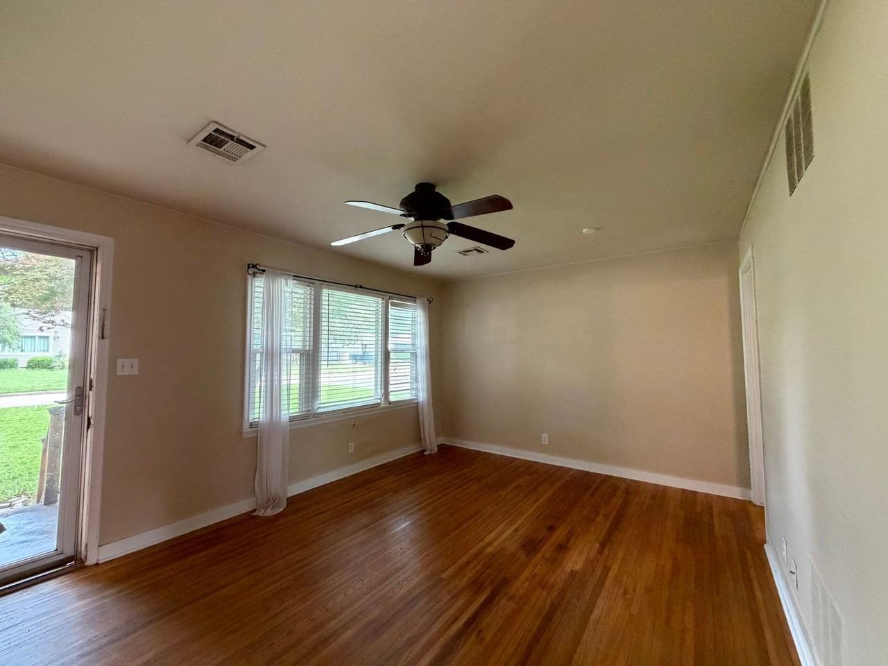 3820 S Detroit Ave - Photo 3 of 17