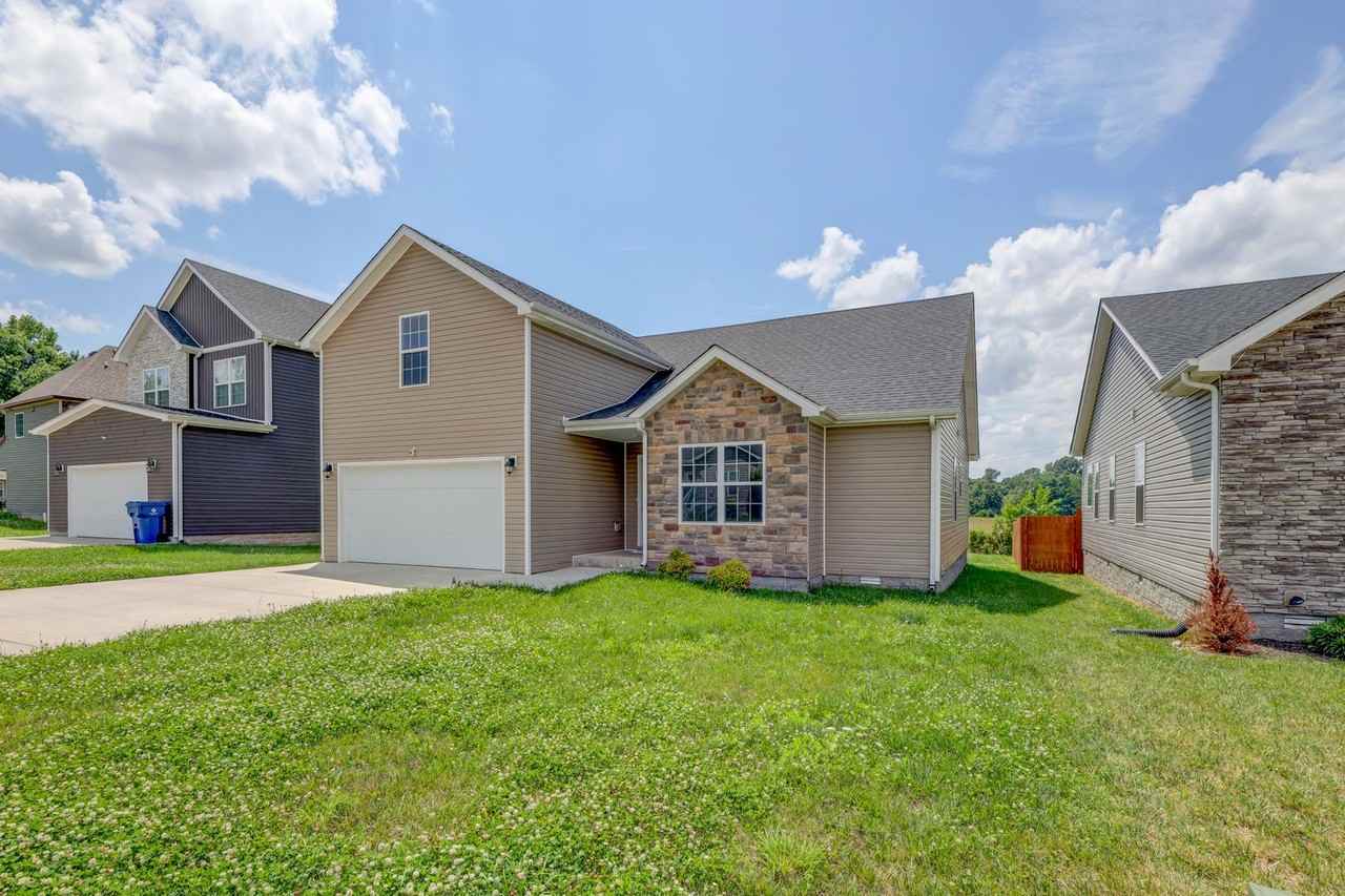 390 Pinkston Ct - Photo 2 of 50