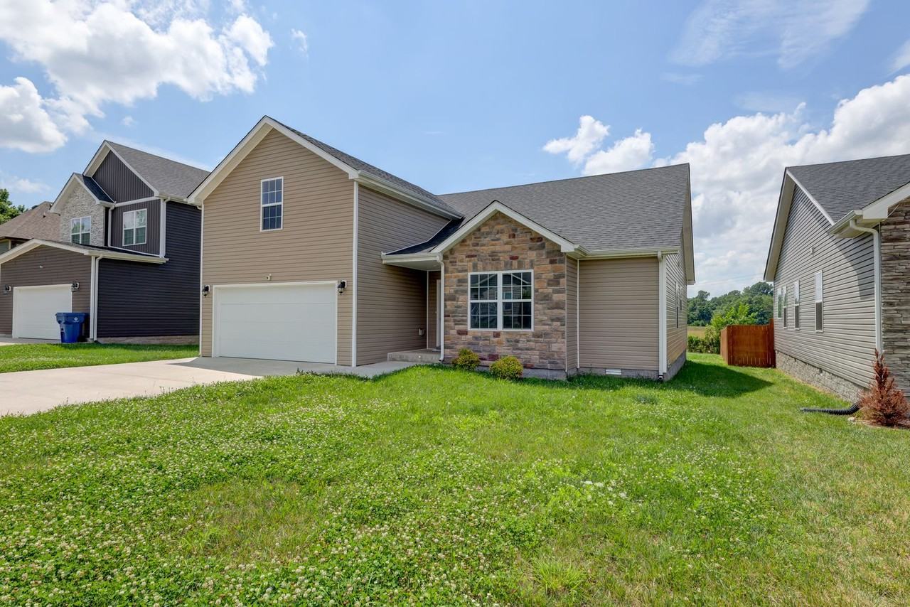 390 Pinkston Ct - Photo 3 of 50