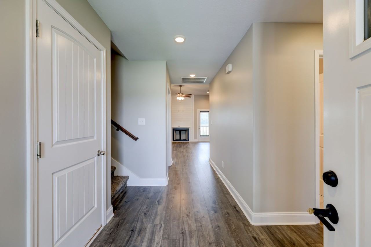 390 Pinkston Ct - Photo 5 of 50