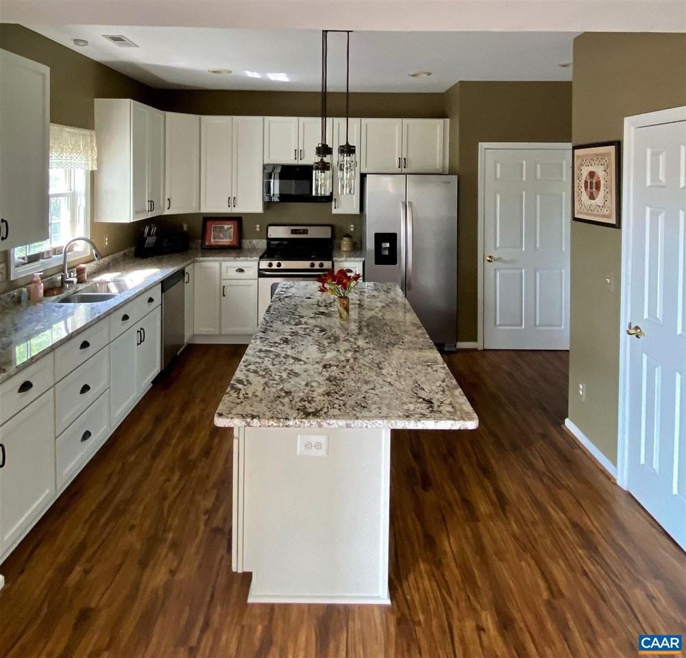 144 Burnet St - Photo 7 of 19