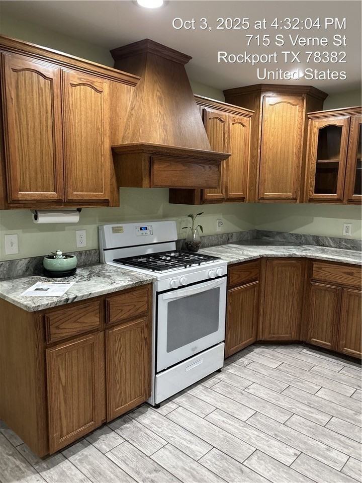 715 S Verne St - Photo 4 of 40